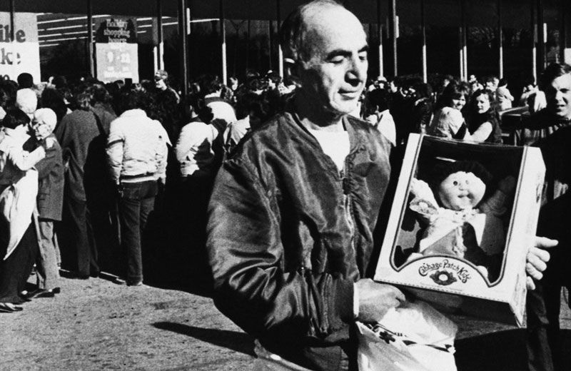 Cabbage Patch Kids dolls fans in 1983